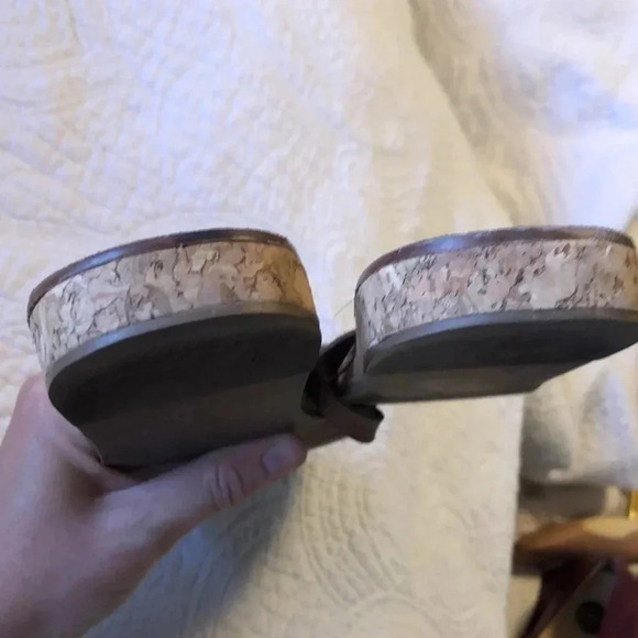 Eddie Bauer lovely leather thong sandals - Picture 4 of 5